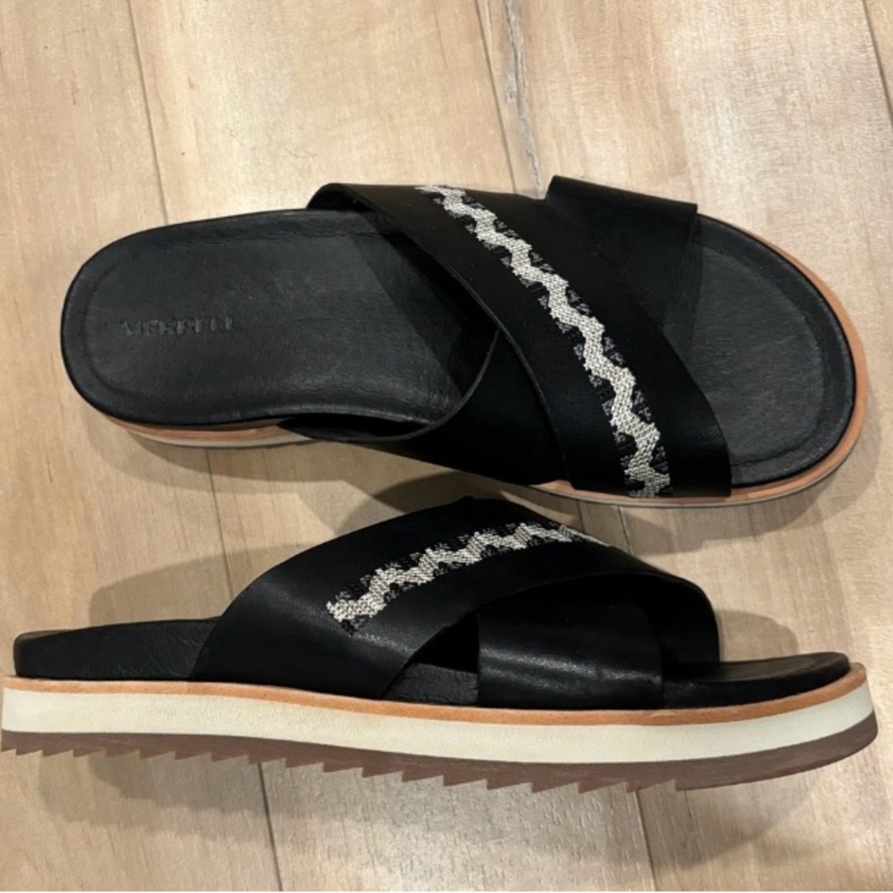 Merrell Size 8 Black Leather Sandals